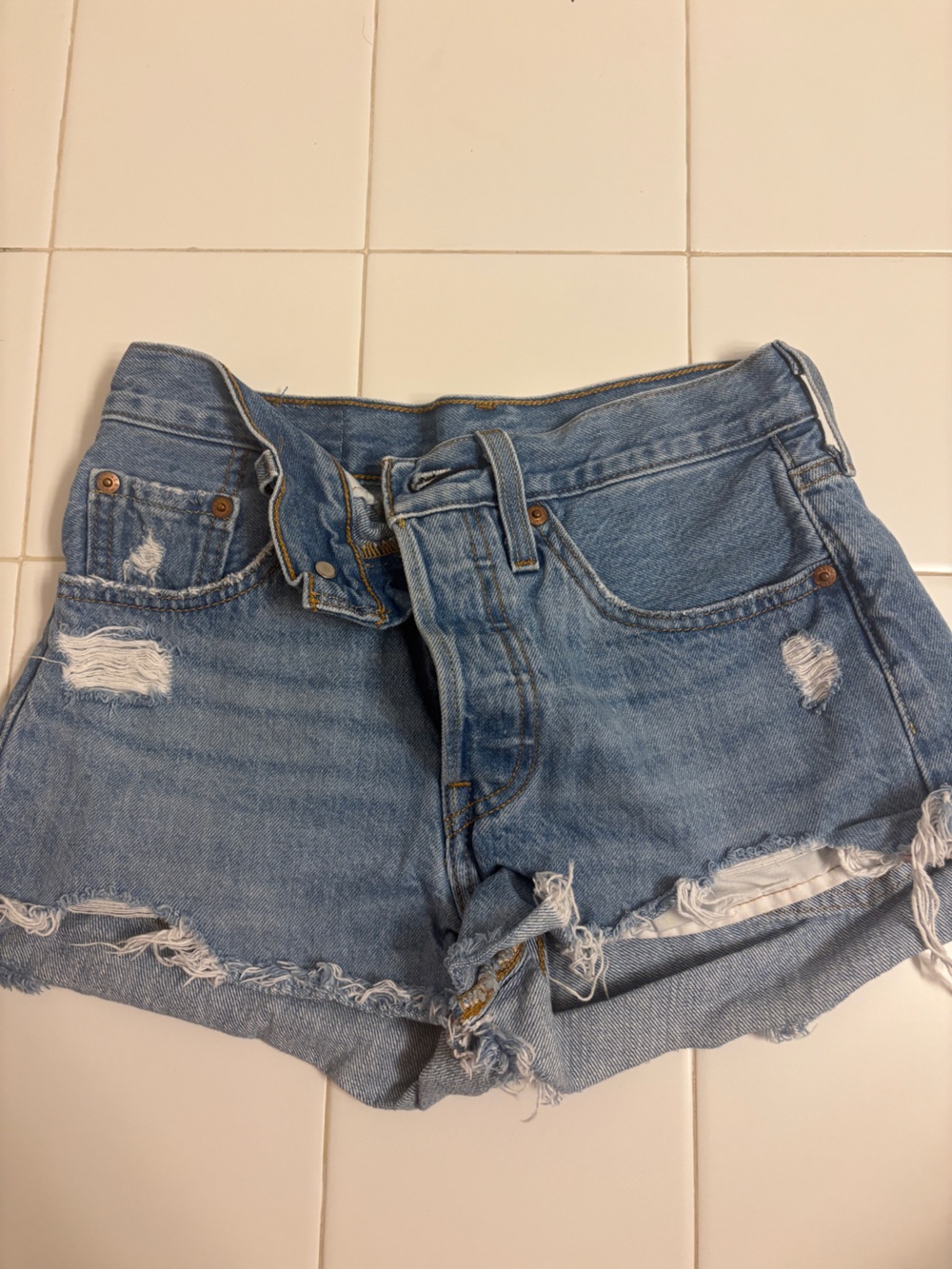 LEVI 501 JEAN SHORTS